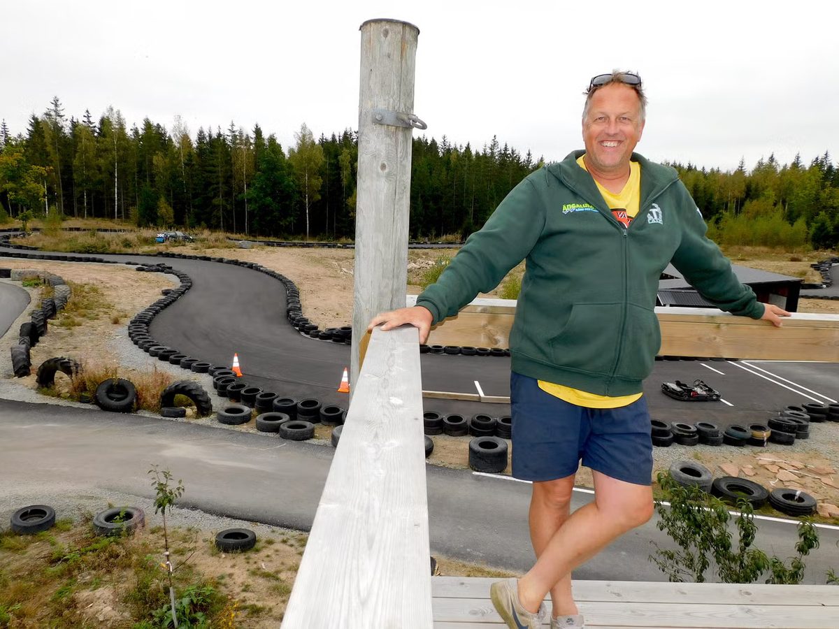 Thomas på utsiktsplatsen vid gokartbanan